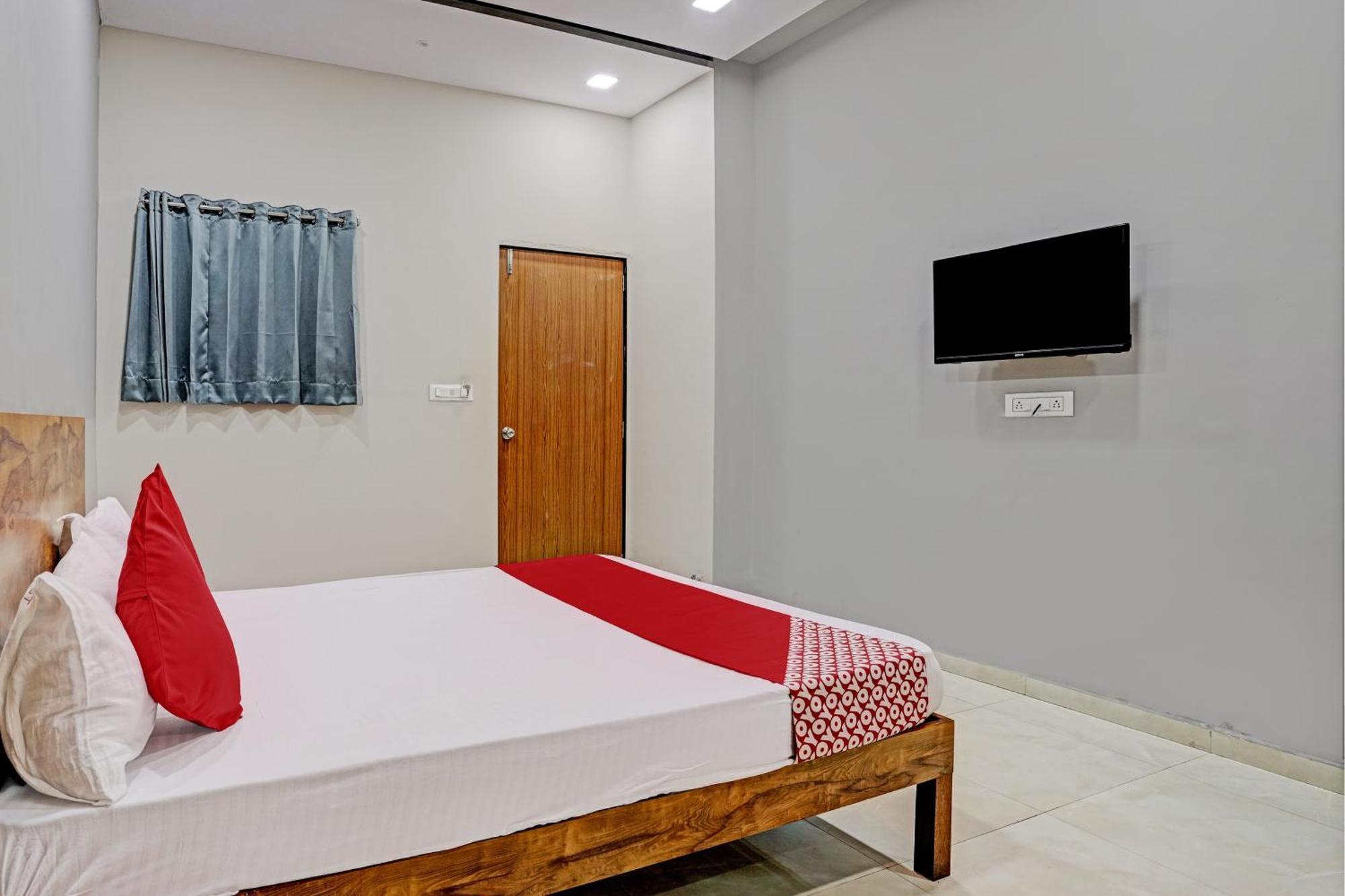 Oyo Flagship Hotel 9 Сурат Экстерьер фото