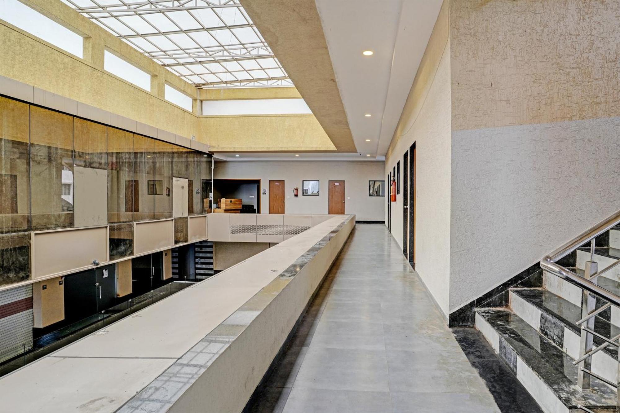 Oyo Flagship Hotel 9 Сурат Экстерьер фото