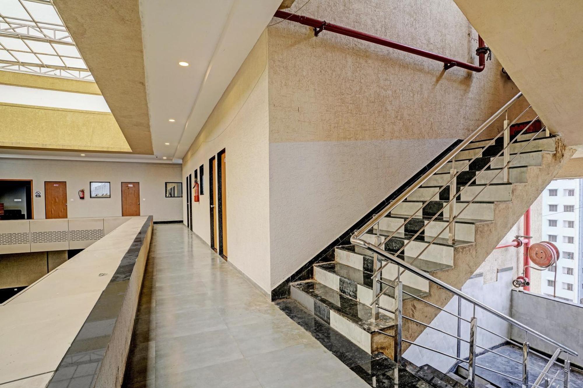 Oyo Flagship Hotel 9 Сурат Экстерьер фото